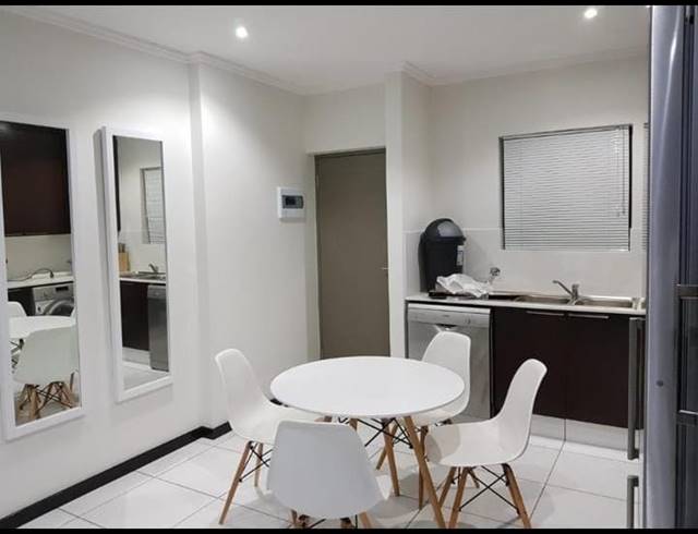 3 BEDROOM APARTMENT TO LET IN LONEHILL